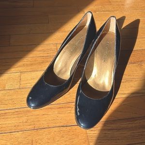 AK Anne Klein Brand New Navy Patent Leather Pumps NEW